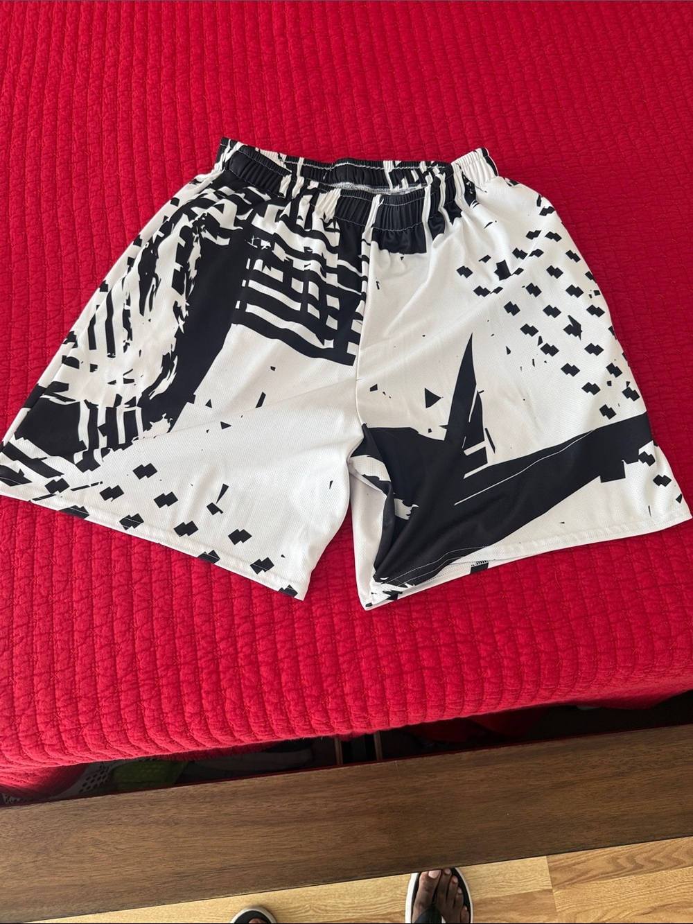 Men's Black & White Abstract Athletic Shorts